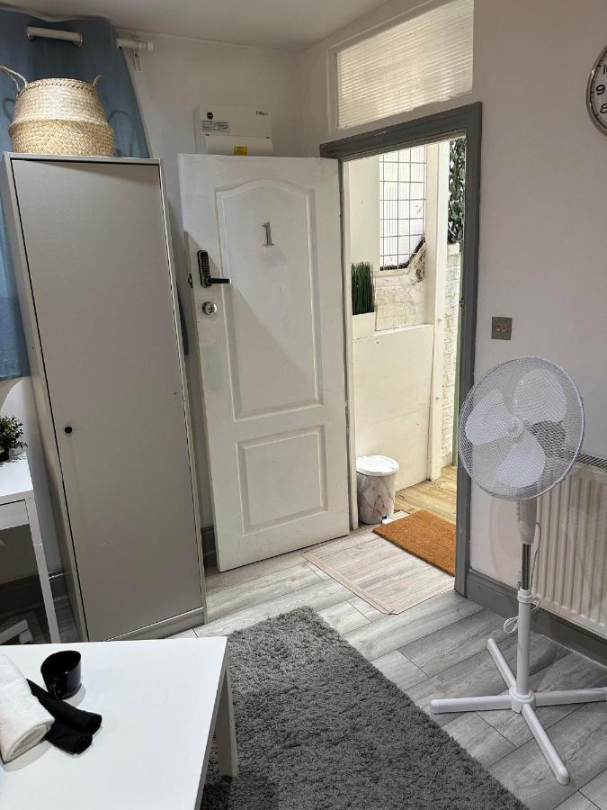 Charming Studio Apartment In London Kültér fotó